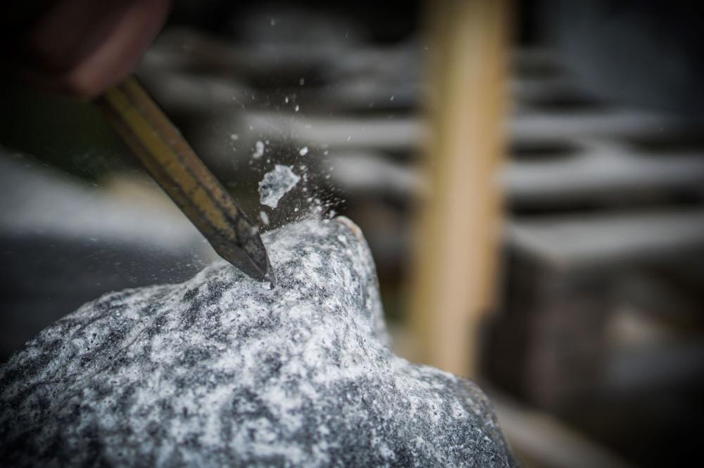 Travail sur du granit